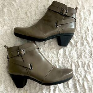 Abeo Gray Boots